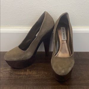 Steve Madden army suede wooden pumps